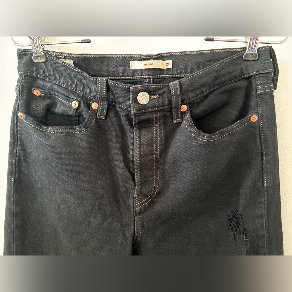 LEVIS - Black “Wedgie” Women’s Jeans - 28
